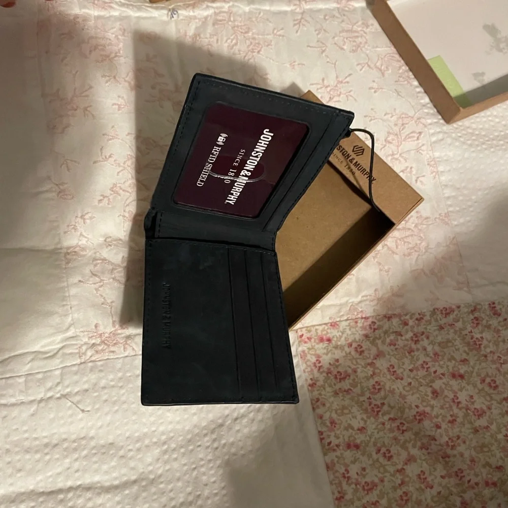 NWT Johnson&Murphy navy wallet